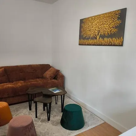 Pour 1 à 4 Pers Localisé Dans Un Quartier Chic Apartamento *